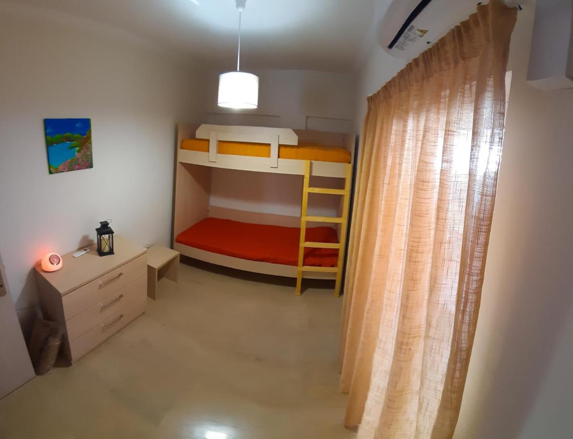 לוטראקי Central Apartment Near The Beach With Huge Private Terrace מראה חיצוני תמונה