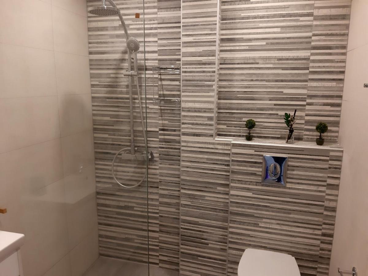 לוטראקי Central Apartment Near The Beach With Huge Private Terrace מראה חיצוני תמונה