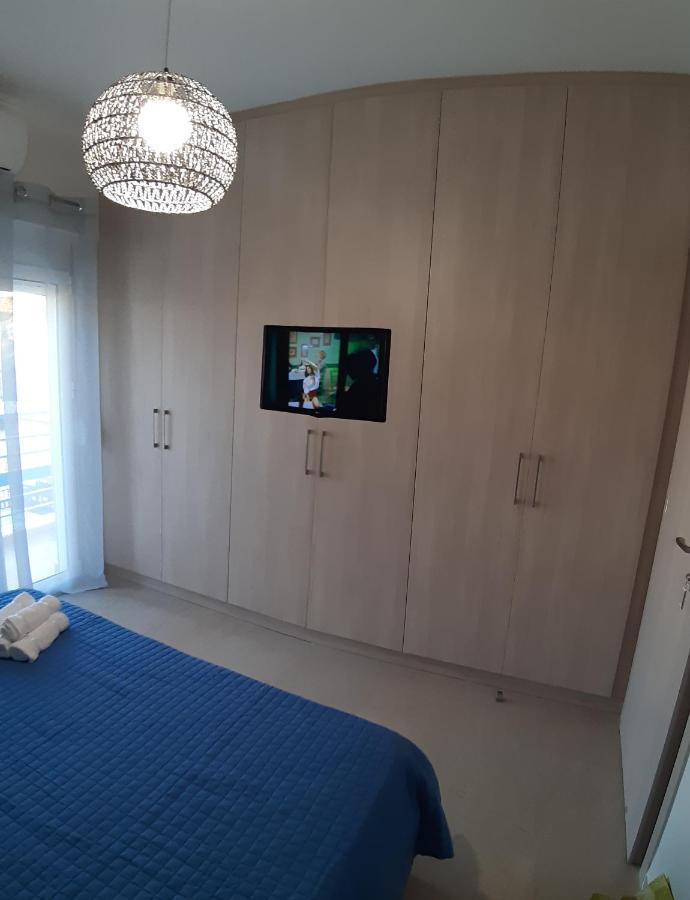 לוטראקי Central Apartment Near The Beach With Huge Private Terrace מראה חיצוני תמונה