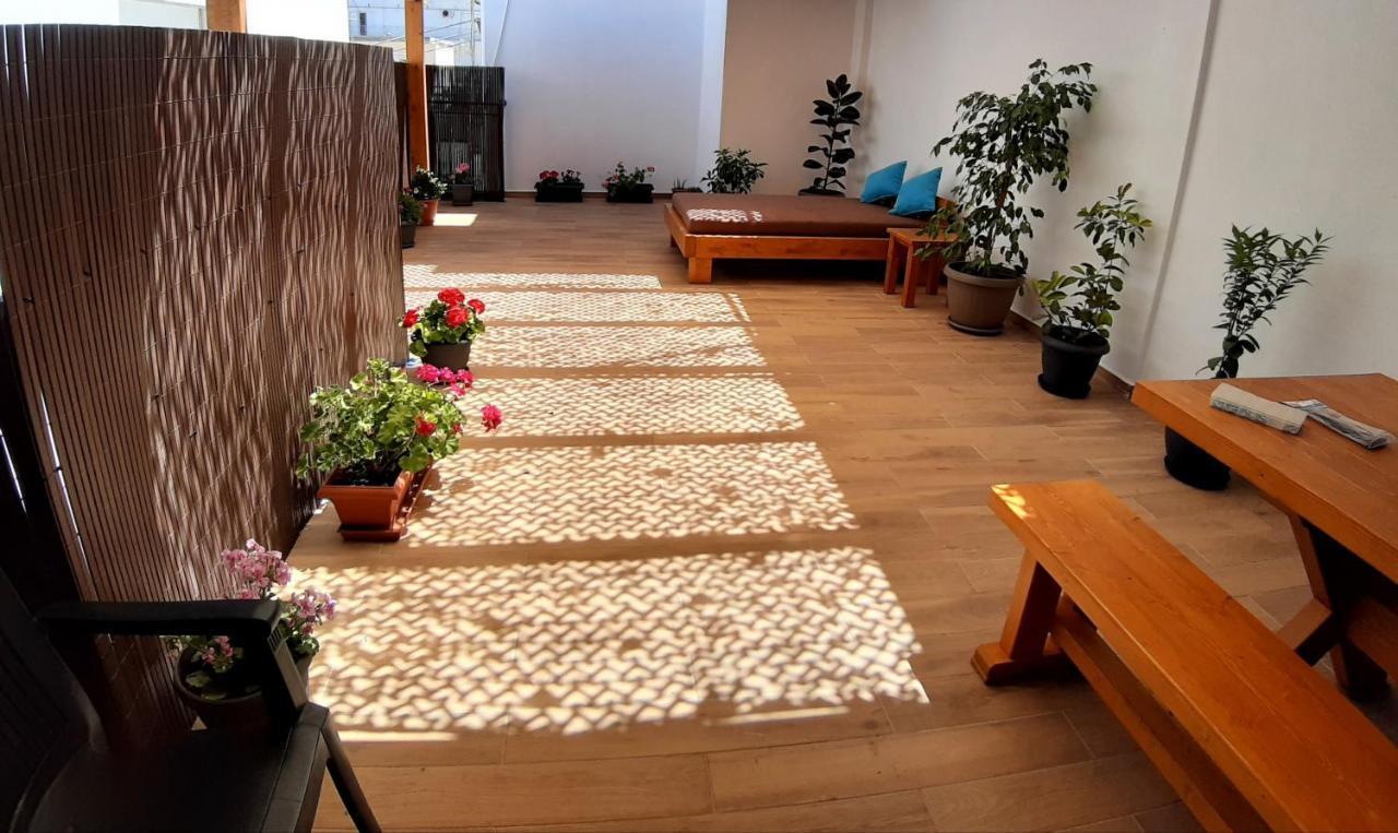 לוטראקי Central Apartment Near The Beach With Huge Private Terrace מראה חיצוני תמונה