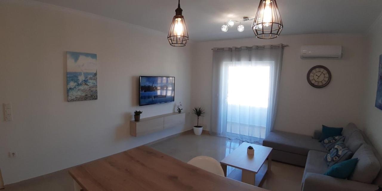 לוטראקי Central Apartment Near The Beach With Huge Private Terrace מראה חיצוני תמונה