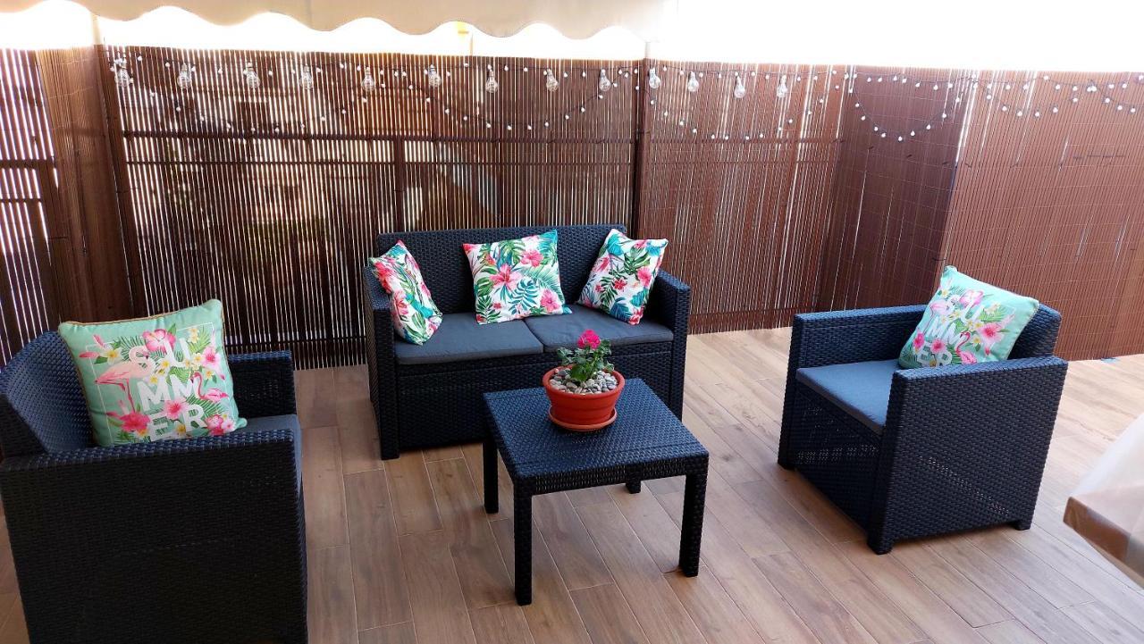 לוטראקי Central Apartment Near The Beach With Huge Private Terrace מראה חיצוני תמונה
