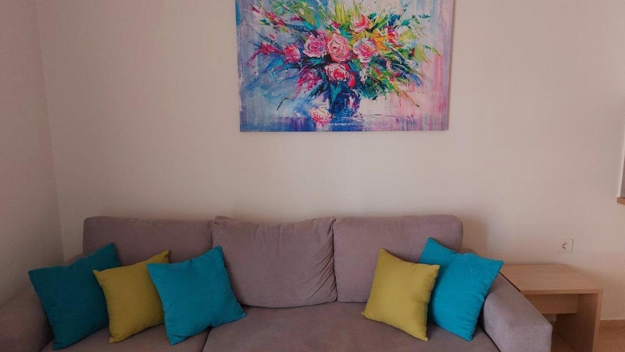 לוטראקי Central Apartment Near The Beach With Huge Private Terrace מראה חיצוני תמונה